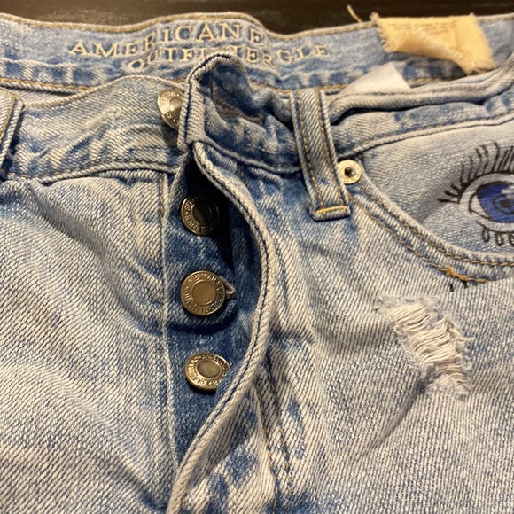 American Eagle Vintage Painted Distressed Denim Shorts; button fly; size 4 - Picture 4 of 11